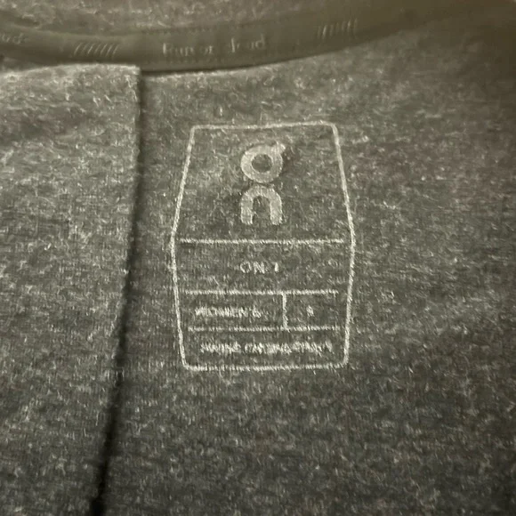 On Cloud T-Shirt Short Sleeve Women's Small Grey Athletic Outdoor Gym Stretch - Picture 2 of 6